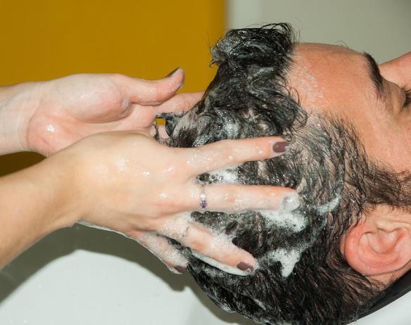 MEDICINA ONLINE EMILIO ALESSIO LOIACONO MEDICO SHAMPOO CAPELLI LAVARE FORFORA DOPPIE PUNTE UOMO CALVIZIE BALSAMO