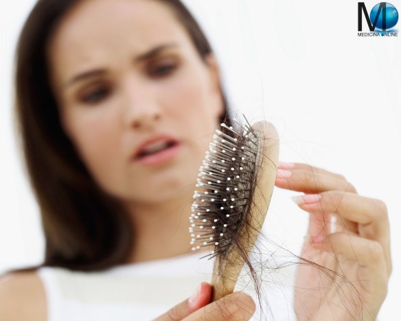 MEDICINA ONLINE VOLTO TRISTE FIDUCIA SE DONNA CAPELLI SPAZZOLA SGUARDO RAGAZZA BELLEZZA PETTINE MORA PELLE SKIN OCCHI TERAPIA TRATTAMENTO EYES BELLEZZA VISO RIMEDI SEXY SEX HAIR LOSS ESTETICA