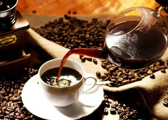 Dott. Loiacono Emilio Alessio Medico Chirurgo Medicina Chirurgia Estetica Benessere Dietologia Sessuologia Ecografie Tabagismo Smettere di fumare Bere più di quattro tazze di caffè al giorno aumenta il rischio di decess