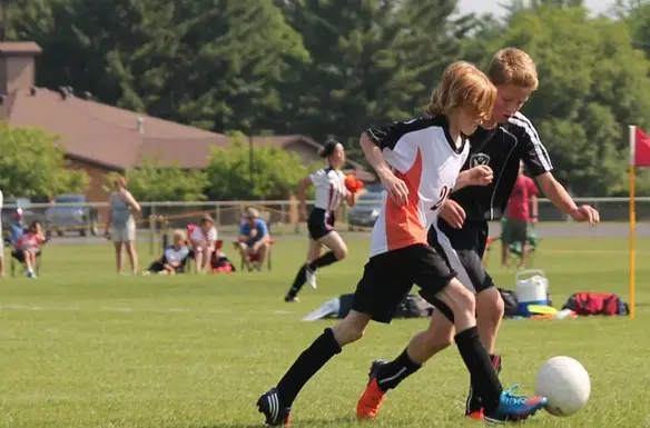 MEDICINA ONLINE EMILIO ALESSIO LOIACONO MEDICO BAMBINI SPORT CALCIO ATTIVITA FISICA GINNASTICA