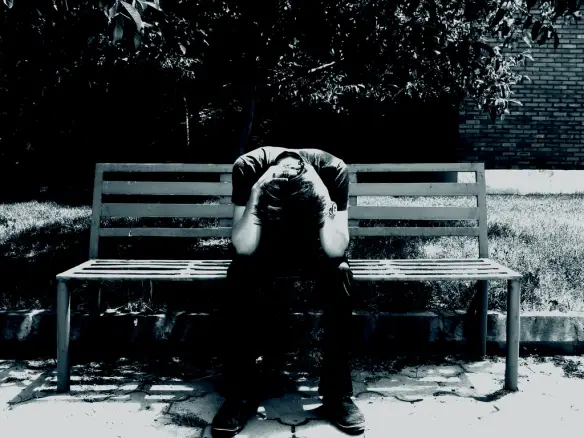 MEDICINA ONLINE DEPRESSIONE TRISTE UMORE SUICIDIO ADOLESCENTE SCUOLA BULLISMO OMOSESSUALITA SOLITUDINE MORTE LUTTO AIUTO VOGLIO SUICIDARMI