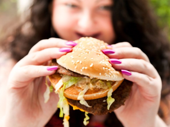 Dott. Loiacono Emilio Alessio Medico Chirurgo Chirurgia Estetica Roma Cavitazione Pressoterapia  Massaggio Linfodrenante Dietologo Cellulite Calorie Peso Dieta Sessuologia PSA Pene Laser Filler Rughe Botulino HAMBURGER MC DONALDS 15% MANZO AMMONIACA