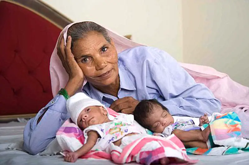 La mamma più anziana del mondo: ha partorito due gemelli a 70 anni ...