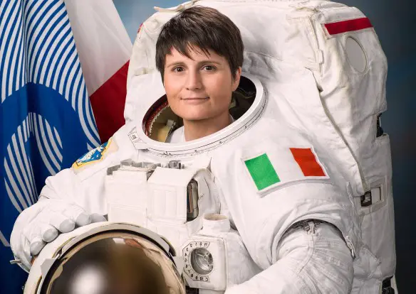 Dott Emilio Alessio Loiacono Medico Chirurgo Estetico Medicina Estetica Roma SAMANTHA CRISTOFORETTI RECORD MONDIALE PERMANENZA SPAZIO DONNA Radiofrequenza Cavitazione Cellulite Peeling Pressoterapia Linfodrenante Tecarterapia Dietologo Dermatologia