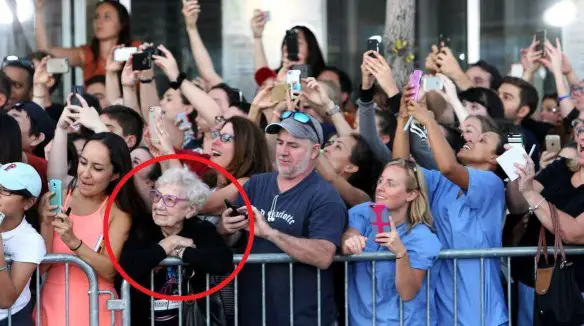 Dott Emilio Alessio Loiacono Medico Chirurgo Studio Roma Ecografia Mammella Tumore Seno Muscoli Spalla Ginocchio Traumatologia Gambe Esperto Referto Articolare Medicina Estetica Radiofrequenza Cellulite Cavitazione COSHA DI SPECIALE QUESTA VECCHIETTA