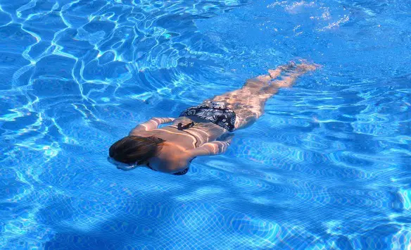 MEDICINA ONLINE EMILIO ALESSIO LOIACONO MEDICO CHIRURGO PISCINA ACQUA NUOTARE CLORO MARE ESTATE SPORT (5)