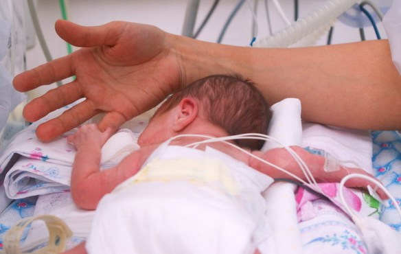 MEDICINA ONLINE Dott Emilio Alessio Loiacono Medico Chirurgo Roma PARTORISCE BUTTARE NEONATO SPAZZATURA  Riabilitazione Nutrizionista Infrarossi Accompagno Commissioni Cavitazione Radiofrequenza Ecografia Pulsata  Macchie Capillari Ano Pene.jpg