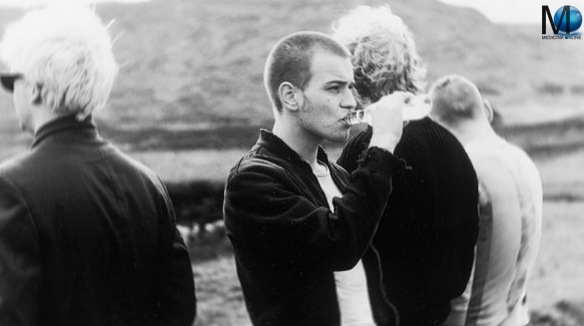 MEDICINA ONLINE FILM MOVIE Trainspotting is a 1996 British black comedy directed by Danny Boyle, and starring Ewan McGregor, Ewen Bremner, Jonny Lee Miller, Kevin McKidd, Robert Carlyle, and Kelly Macdonald
