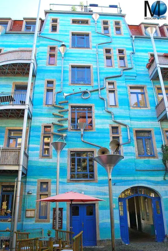 MEDICINA ONLINE Il palazzo di Dresda che suona quando piove Countryard of Elements Germania PIOGGIA.jpg