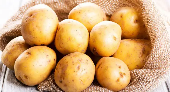 MEDICINA ONLINE MANGIARE PATATE FORNO FRITTE DIABETE NOCI CALORIE SEMI GLICEMIA GASSATA OLIGOMINARALE RICETTA INGRASSARE DIMAGRIRE INSULINA GLICATA COCA COLA ARANCIATA THE BERE ALCOL DIETA CIBO PASTO LONTANO DAI PASTI.jpg