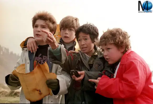 MEDICINA ONLINE The Goonies  1985 Richard Donner Harvey Bernhard Chris Columbus Steven Spielberg FILM WALLPAPER HD PICS PHOTO IMMAGINE SCENA MAPPA RECENSIONE MOVIE CINEMA
