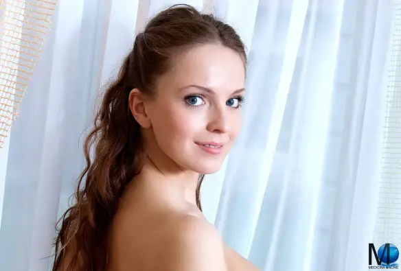 MEDICINA ONLINE VOLTO OCCHI AZZURRI FIDUCIA SE DONNA CAPELLI SPAZZOLA SGUARDO RAGAZZA BELLEZZA PETTINE MORA PELLE SKIN OCCHI TERAPIA TRATTAMENTO EYES BELLEZZA VISO RIMEDI SEXY SEX HAIR LOSS ESTETICA.jpg