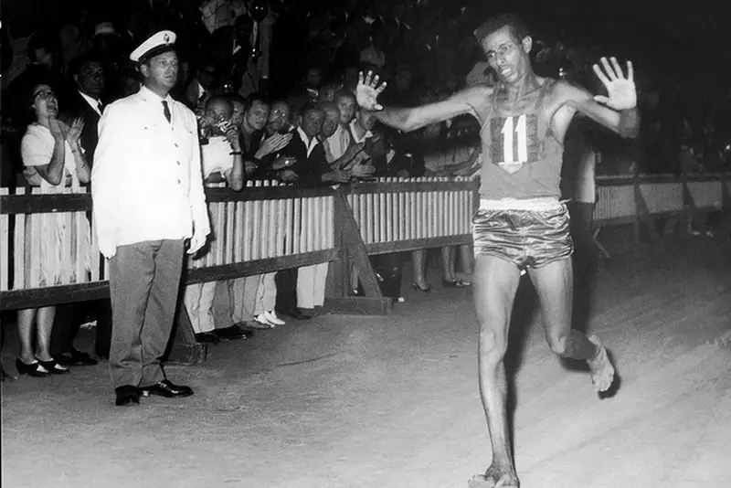 MEDICINA ONLINE ABELE BIKILA UOMO VINSE MARATONA SCALZO SENZA SCARPE