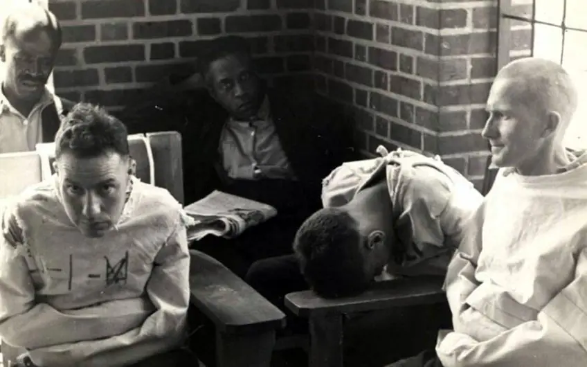 MEDICINA ONLINE ESPERIMENTO ROSENHAN EXPERIMENT PSICHIATRIA REPARTO SANI MENTE PSICOLOGO PSICOLOGIA