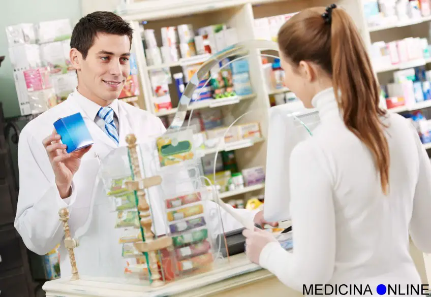 MEDICINA ONLINE FARMACO FARMACIA AEROSOL ASMA PHARMACIST PHOTO PIC IMAGE PHOTO PICTURE HI COMPRESSE INIEZIONE SUPPOSTA PER OS INTRAMUSCOLO PRESSIONE DIABETE CURA TERAPIA FARMACOLOGICA EFFETTI COLLATERALI CONTROINDICAZIONI