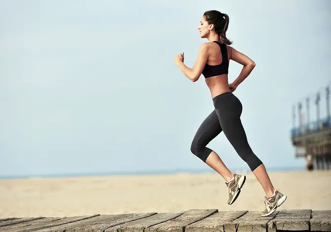 MEDICINA ONLINE PALESTRA PESI CORRERE CORSA MUSCOLI DOPO ALLENAMENTO MASSA PROTEINE AMMINOACIDI BCAA RAMIFICATI ESSENZIALI WHEY LATTE SIERO CASEINE CREATINA WORKOUT BICIPITI SPALLE GAMBE ESERCIZI DONNA GLUTEI STEROIDI SQUAT