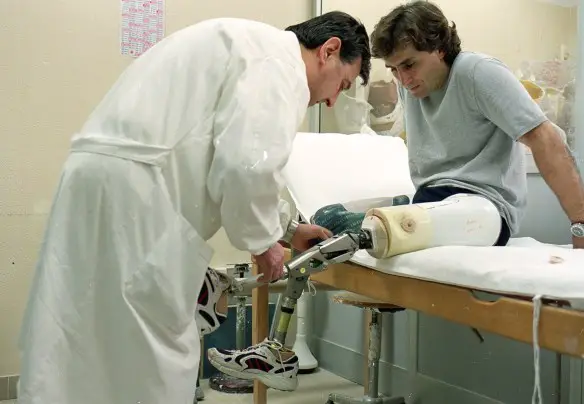 MEDICINA ONLINE ALEX ZANARDI FORMULA 1 2001 LAUSITZRING F1 GP GRAN PREMIO CRASH MORTE DEAD DEATH AUTO INCIDENTE AUTOMOBILISTICO VIDEO ITALIA RETTILINEO AMPUTAZIONE GAMBE PARAOLIMPIADI VI