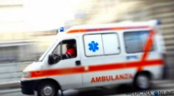 MEDICINA ONLINE AMBULANZA URGENZA EMERGENZA PRONTO SOCCORSO OSPEDALE INCIDENTE STRADALE MORTE CHIRURGIA AUTO MEDICA STRADA