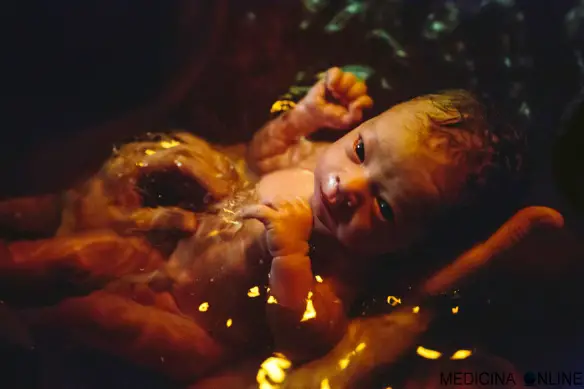MEDICINA ONLINE PARTO GRAVIDANZA INCINTA IN ACQUA PERICOLOSO BAMBINA IN TERAPIA INTENSIVA parto_humanizado_mitos_e_verdades BIRTH WATER PICTURE WALLPAPER PICS HD