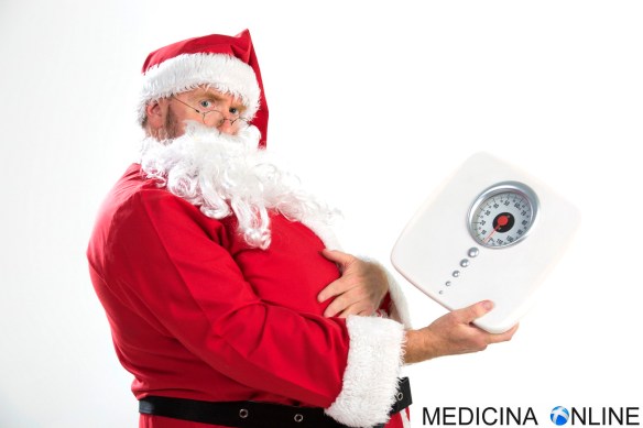 MEDICINA ONLINE BABBO NATALE BILANCIA DIETA NATALE DOLCI SANTA CLAUSE MARRY XMASS BUON NATALE DIMAGRIRE TORRONE BIANCO MANDORLE PANETTONE PANDORO NUTELLA CIOCCOLATO NOCCIOLE CENONE DIABETE.jpg