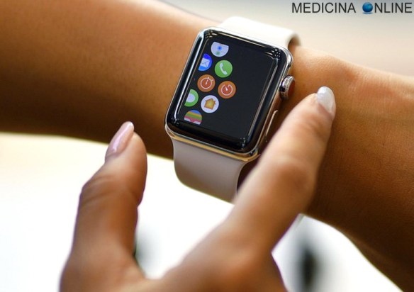 MEDICINA ONLINE APPLE WATCH OROLOGIO ANDROID FREQUENZA CARDIACA ELETTROCARDIOGRAMMA SALUTE TECNOLOGIA CUORE SMARTPHONE CELLULARE TELEFONINO