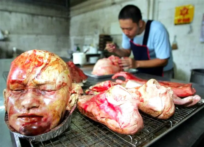 MEDICINA ONLINE Kittiwat Unarrom CARNE UMANA DI PANE HUMAN MEAT BREAD