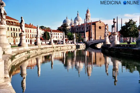 MEDICINA ONLINE PADOVA VENETO CARTOLINA Prato della Valle e sullo sfondo l'Abbazia di Santa Giustina.jpg