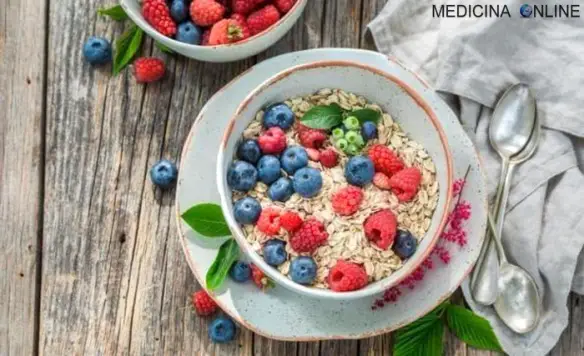 MEDICINA ONLINE Avena proteine e fibre per salute, dieta e bellezza colazione.jpg