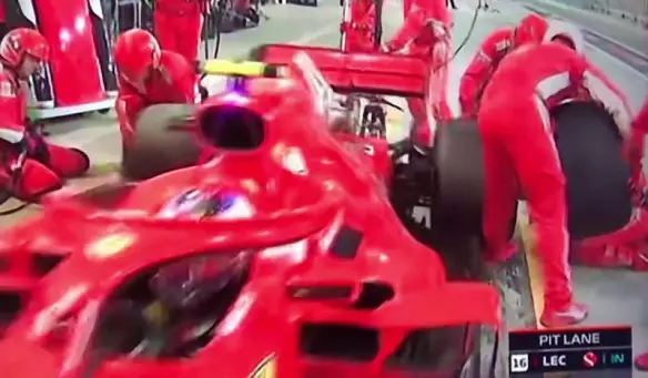 MEDICINA ONLINE VIDEO Formula 1 GP Bahrain 2018 incidente al pit stop di Kimi Räikkönen 8 aprile 2018.jpg
