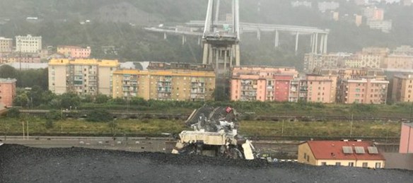 MEDICINA ONLINE PONTE MORANDI A10 GENOVA CROLLO MORTI IMMAGINI VIDEO 0.jpg