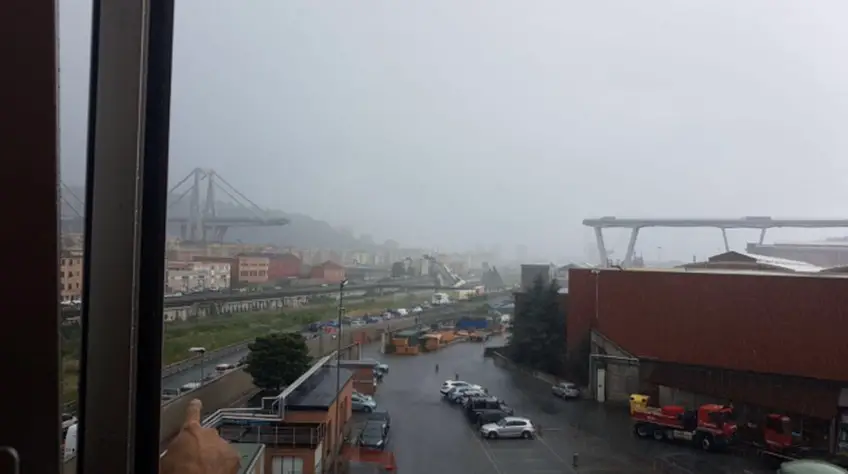 MEDICINA ONLINE PONTE MORANDI A10 GENOVA CROLLO MORTI IMMAGINI VIDEO
