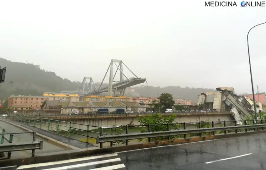 MEDICINA ONLINE PONTE MORANDI A10 GENOVA CROLLO MORTI IMMAGINI VIDEO