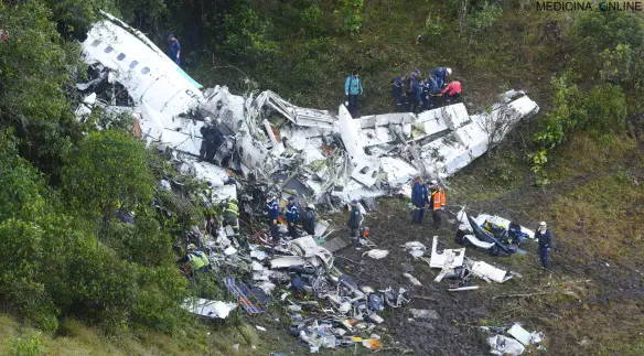 MEDICINA ONLINE AEREO MEDICINA LEGALE MORTE DISASTRO AEREO INCIDENTE PEZZI AEROPLANO COLOMBIA PLANE CRASH FLIGHT 2833
