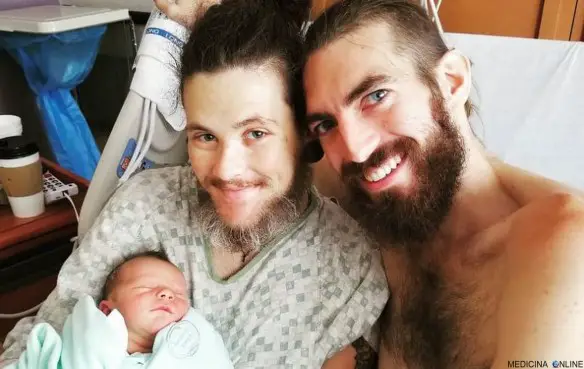 MEDICINA ONLINE Stephan Gaeth Wyley Simpson Rowan Fox WE TV EXTREME LOVE Nata donna, cambia sesso ma si innamora di un altro uomo ed hanno un bambino GAY TRANS TRANSGENDER FIGLIO.jpg