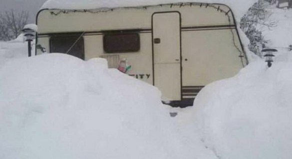 MEDICINA ONLINE Terremotato muore mentre dorme in roulotte la temperatura era a -17.jpg