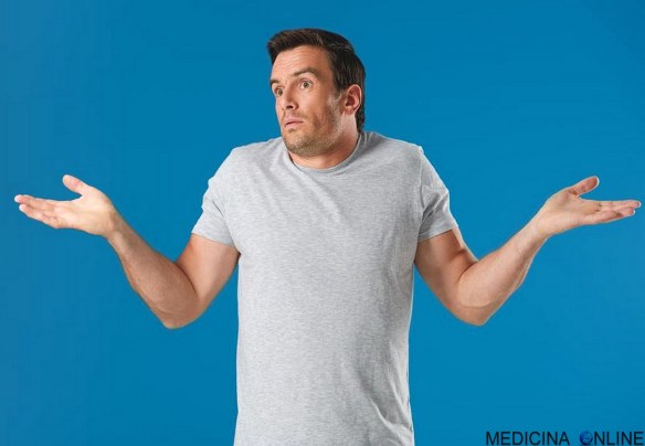 DOTT. EMILIO ALESSIO LOIACONO MEDICO CHIRURGO DIRETTORE MEDICINA ONLINE UOMO DUBBIOSO SORPRESO NON SA CHE FARE DUBBIO ESASPERATO SIMPATICA CURIOSITA ALLARGA LE BRACCIA CI RINUNCIO