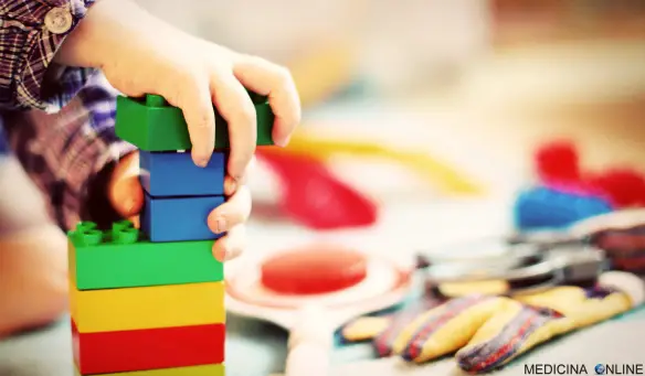 MEDICINA ONLINE CHILD BAMBINO BIMBO SCUOLA ASILO MATERNA MAESTRA CREATIVITA COSTRUZIONI COLORI INTELLIGENZA IMPARARE CRESCERE SVILUPPO AUTISMO DISTURBI PERVASIVI DELLO SVILUPPO SPETTRO AUTISTICO ASPERGER RITARDO MENTALE QI