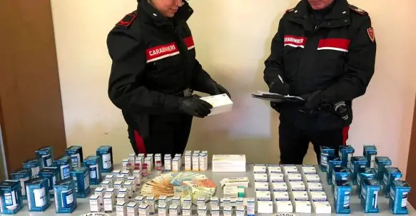 MEDICINA ONLINE Doping steroidi anabolizzanti farmaci  nelle palestre di Roma 4 arresti, uno anche per esercizio abusivo della professione medica Carabinieri.jpg