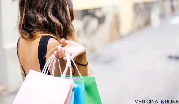 MEDICINA ONLINE INTERNET WEB CARTA DI CREDITO SITI AMAZON E COMMERCE DIPENDENZA DA INTERNET SHOPPING ONLINE COMPULSIVO OSSESSIVO DISTURBO SINDROME ACQUISTO SOLDI BANCAROTTA COMPUTER PC SMARTPHONE TABLET CELLULARE TELEFONINO.jpg