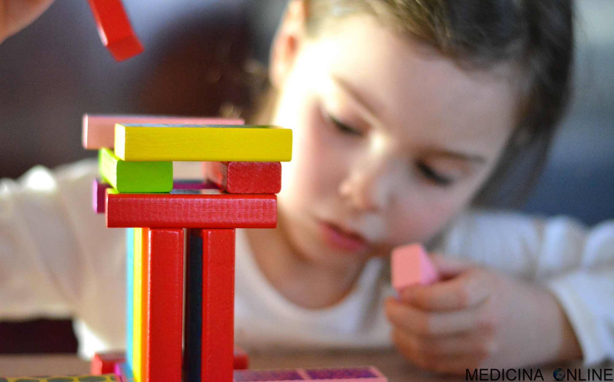 MEDICINA ONLINE GIOCO GIOCATTOLI BAMBINO BAMBINI BIMBI SCUOLA ELEMENTARE NIDO PRIMARIA INFANZIA PEDAGOGIA CREATIVITA COLORI COSTRUZIONI LEGO FANTASIA