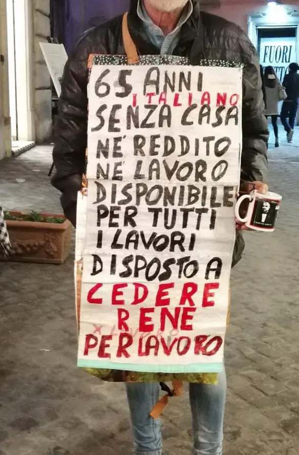 MEDICINA ONLINE LUIGI PERRINO ROMA CENTRO DISOCCUPATO DISPOSTO A CEDERE UN RENE PER LAVORARE CARTELLO..jpg