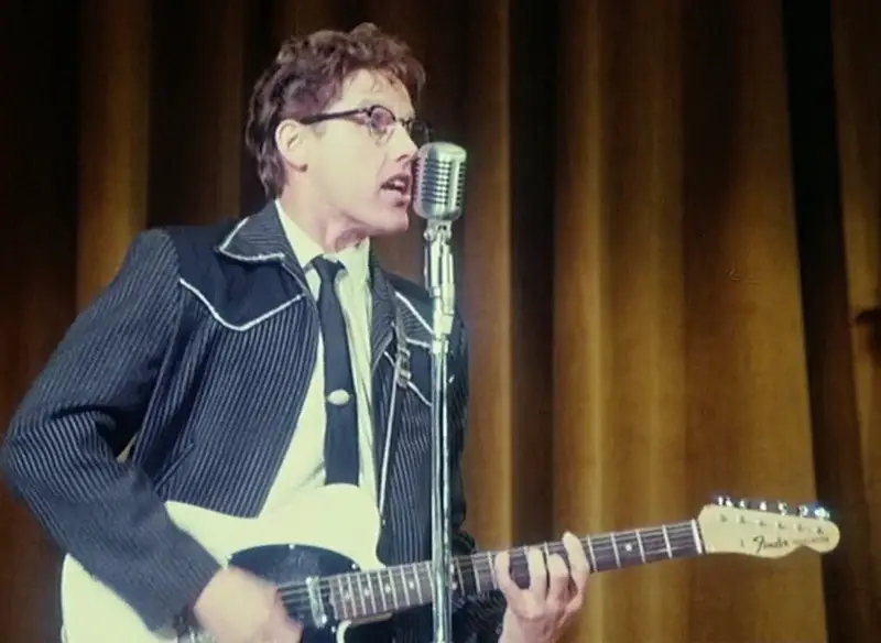 MEDICINA ONLINE The Buddy Holly Story guitars.