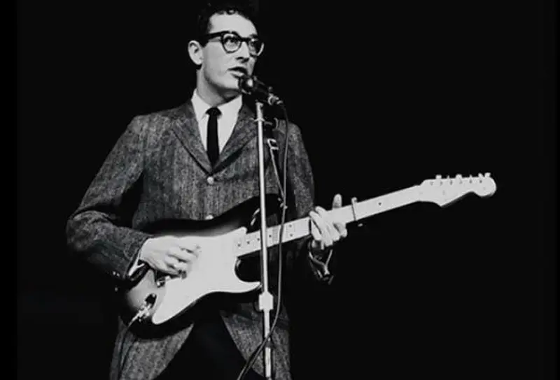 MEDICINA ONLINE The Buddy Holly Story guitars.