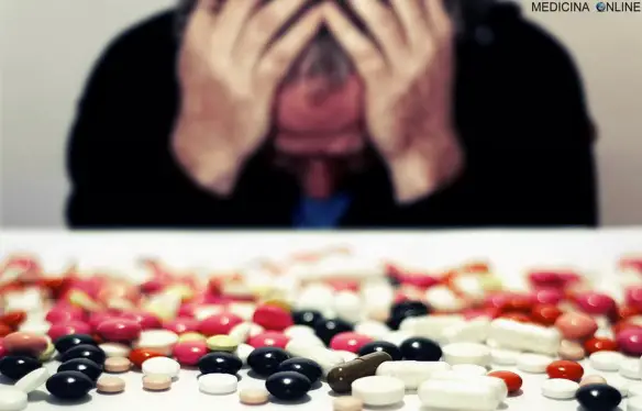 MEDICINA ONLINE FARMACI COMPRESSE PASTIGLIE DOSI SOSTANZA DROGA TOSSICDIPENDENZA SUICIDIO TRISTEZZA TRISTE DISPERAZIONE MORTE DOLORE LSD EROINA COCAINA.jpg