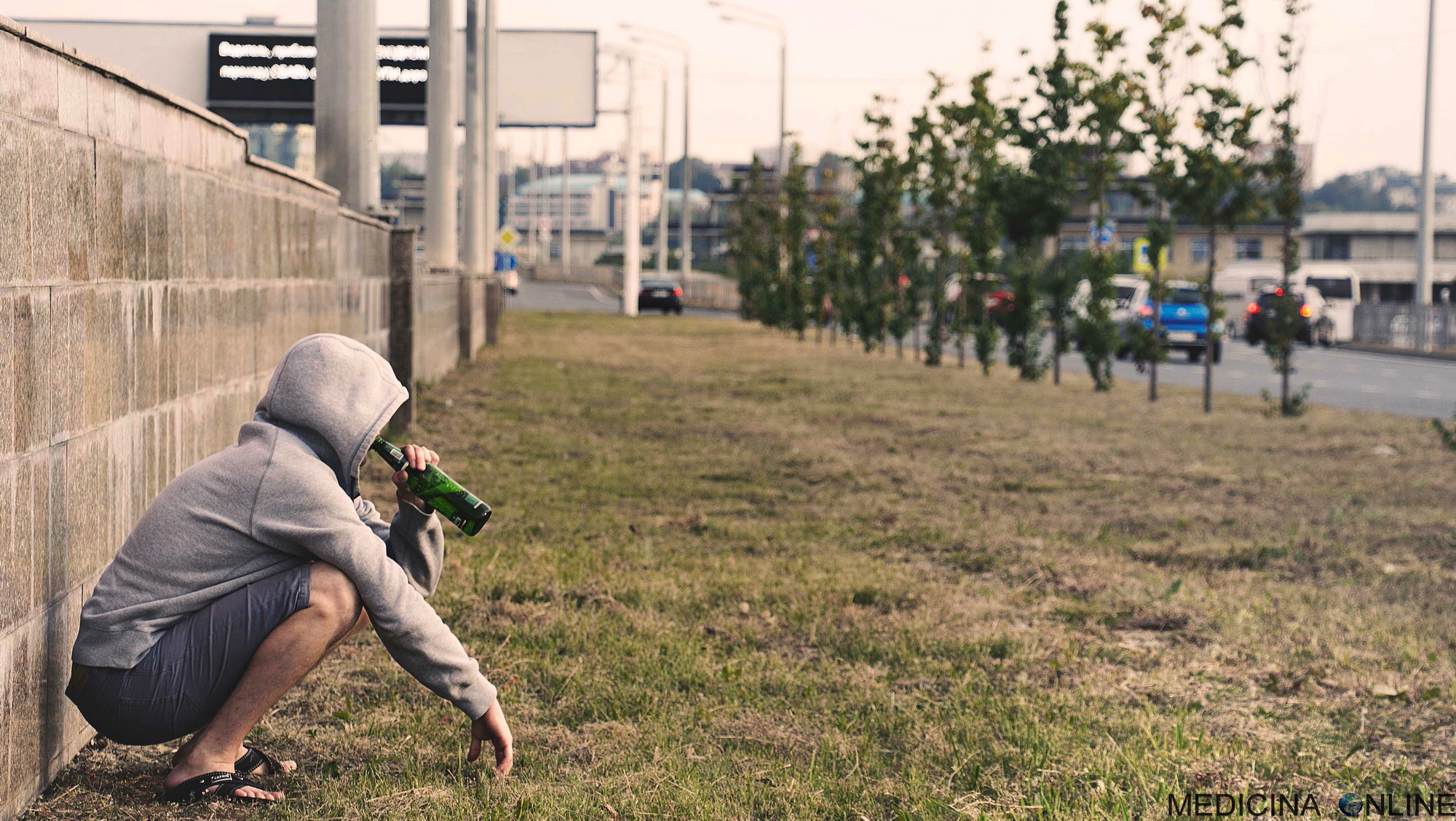 MEDICINA ONLINE ALCOLISTA CHE BEVE ALCOL ALCOHOL ALCOLICO ETANOLO ALCOLISMO TOSSICODIPENDENZA TABACCO ABUSO SOSTANZA DIPENDENZA ALCOLISTI ANONIMI TERAPIA PSICOTERAPIA
