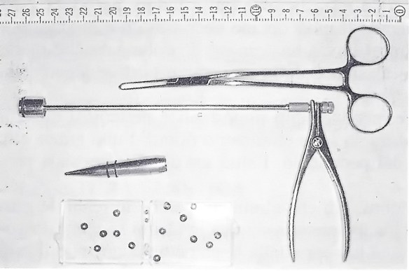 MEDICINA ONLINE STRUMENTAZIONE USATA NELLA LEGATURA ELASTICA DELLE EMORROIDI.jpg