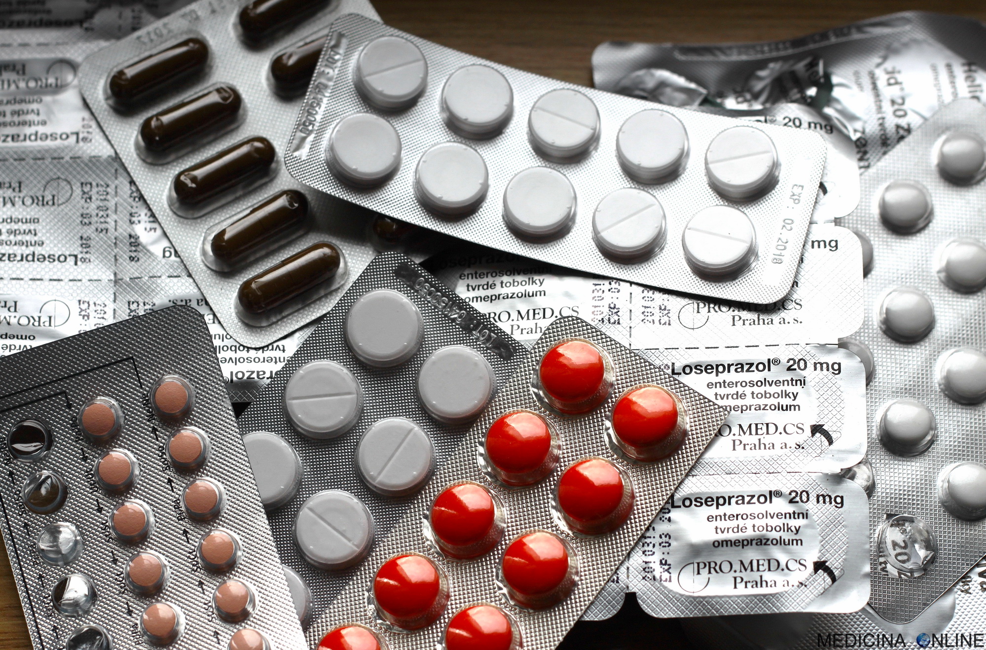 DOTT. EMILIO ALESSIO LOIACONO MEDICO CHIRURGO MEDICINA ONLINE FARMACI FARMACIA FARMACISTA BUGIARDINO BLISTER COMPRESSE CAPSULE PILLOLE FARMACOLOGIA ANTIBIOTICI ANSIOLITICI DROGHE DRUGS TERAPIA CHIMICA EFFETTI COLLATERALI