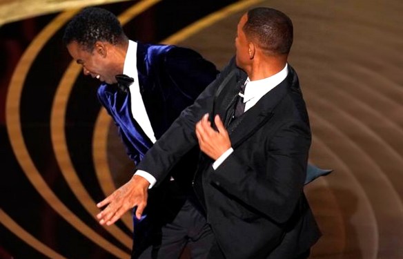 DOTT. EMILIO ALESSIO LOIACONO MEDICO CHIRURGO DIRETTORE MEDICINA ONLINE Will Smith schiaffeggia Chris Rock per difendere la moglie notte degli Oscar ha fatto bene o male