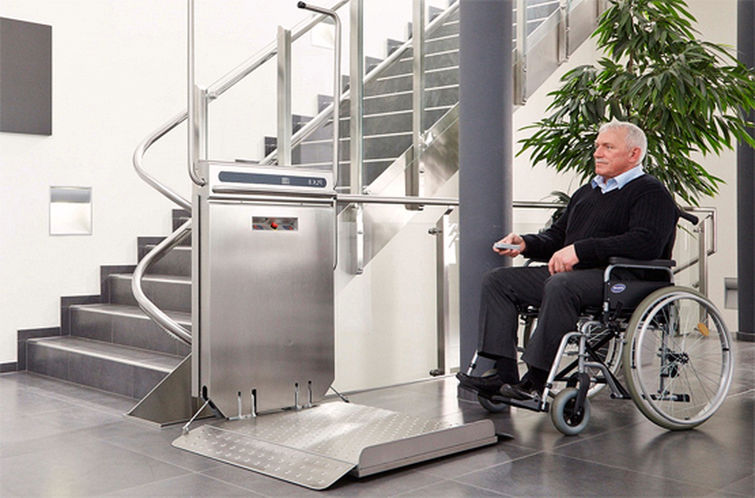 MEDINA ONLINE SEDIA A ROTELLE SCALE DISABILE ANZIANO MONTASCALE